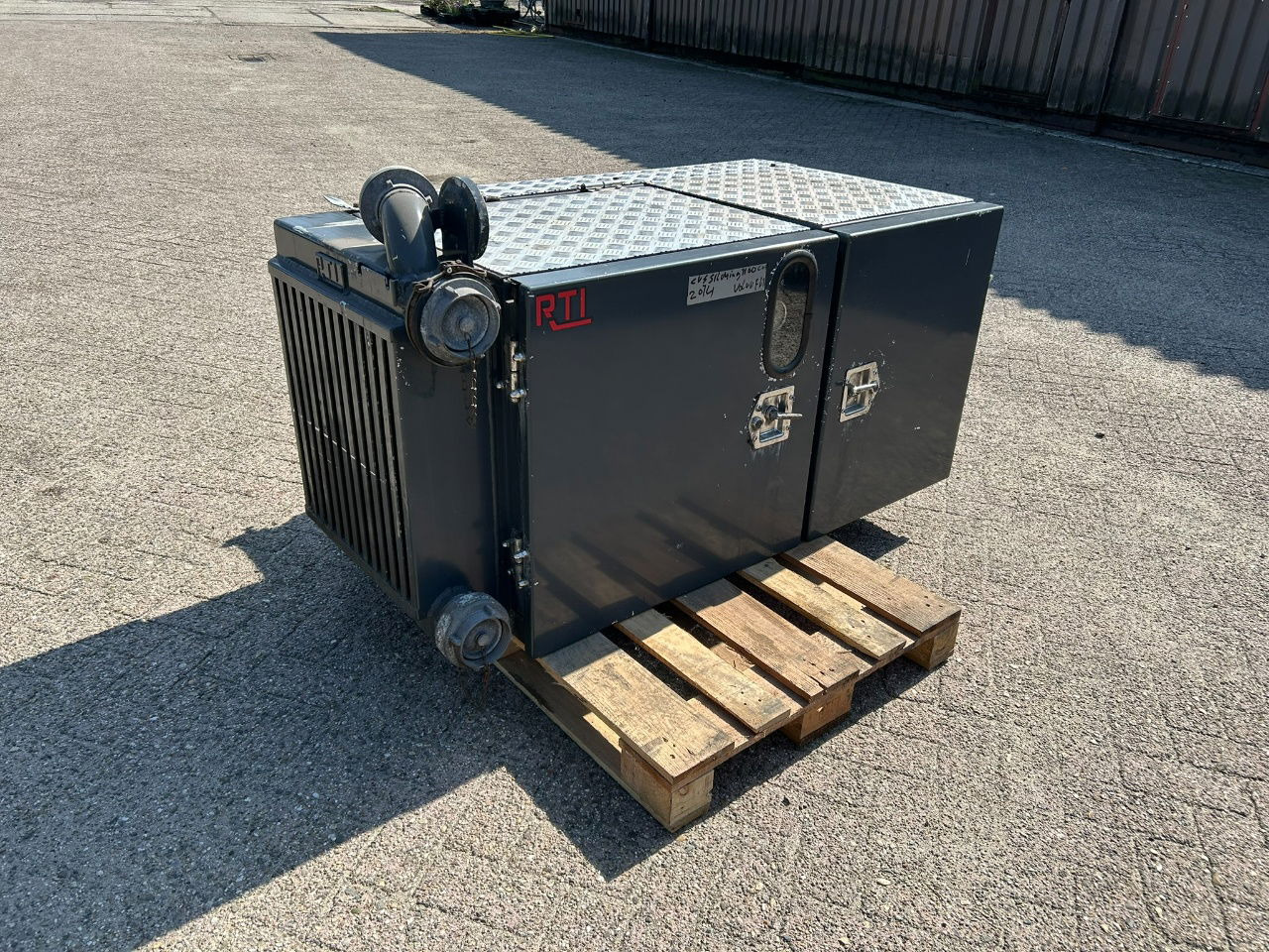 Ingersoll Rand Silo Compressor / CVS 1100 cub / 2.2 bar / Cooler / pto axle / air filter - Compresor de aire acondicionado para Camión: foto 2 Ingersoll Rand Silo Compressor / CVS 1100 cub / 2.2 bar / Cooler / pto axle / air filter - Compresor de aire acondicionado para Camión: foto 2