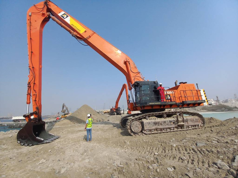 Hitachi EX 1200-6 Longreach 28m (Abu Dhabi) - Excavadora: foto 1 Hitachi EX 1200-6 Longreach 28m (Abu Dhabi) - Excavadora: foto 1