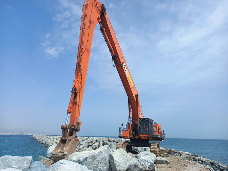 Hitachi EX1200-6 28m ( Abu Dhabi ) - Excavadora: foto 1 Hitachi EX1200-6 28m ( Abu Dhabi ) - Excavadora: foto 1