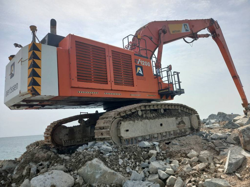 Hitachi EX1200-6 28m ( Abu Dhabi ) - Excavadora: foto 3 Hitachi EX1200-6 28m ( Abu Dhabi ) - Excavadora: foto 3