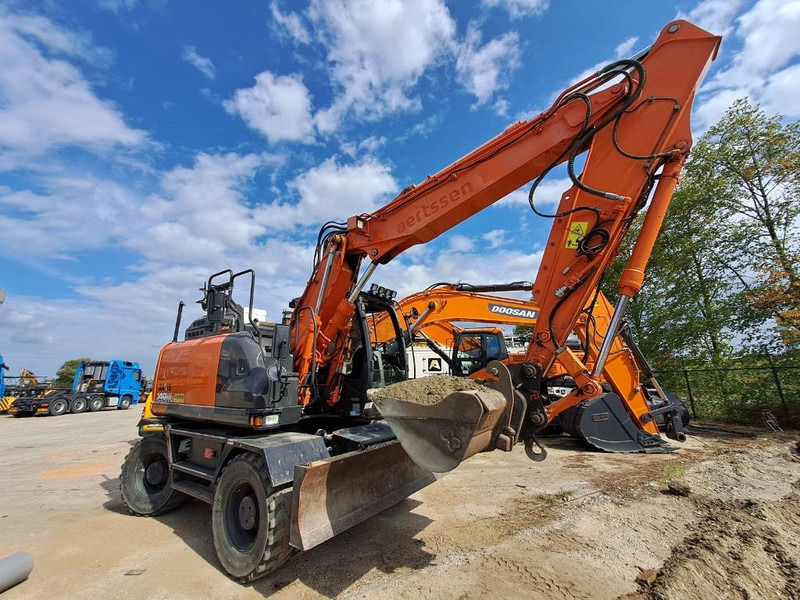 Excavadora de ruedas Hitachi ZX140WTB-6: foto 6