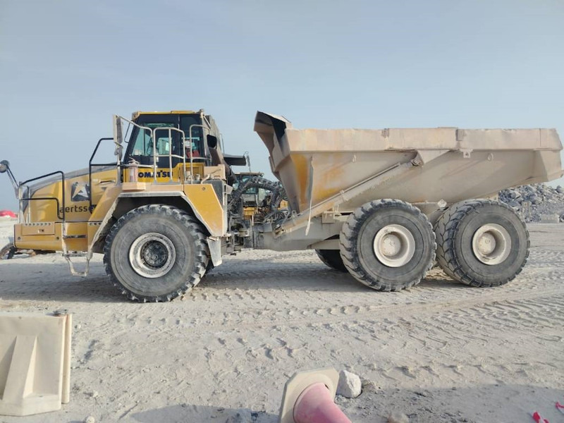 Komatsu HM400-3R (4 pieces available in Abu Dhabi) - Dúmper articulado: foto 1 Komatsu HM400-3R (4 pieces available in Abu Dhabi) - Dúmper articulado: foto 1