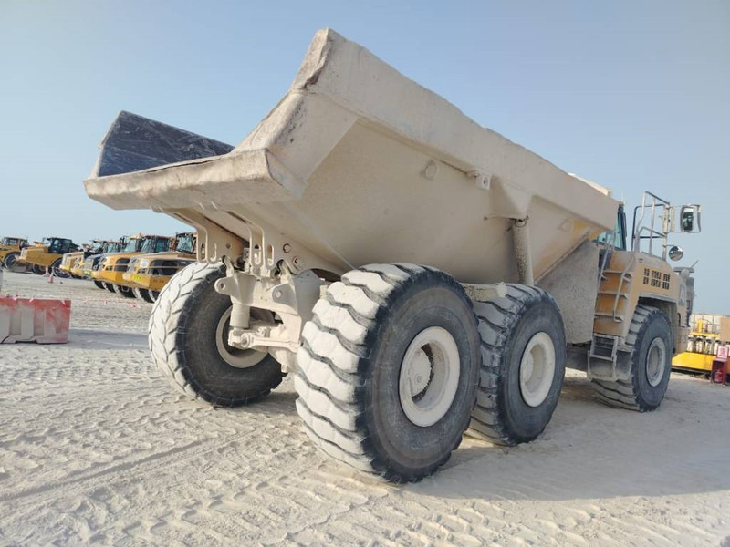 Komatsu HM400-3R (4 pieces available in Abu Dhabi) - Dúmper articulado: foto 4 Komatsu HM400-3R (4 pieces available in Abu Dhabi) - Dúmper articulado: foto 4