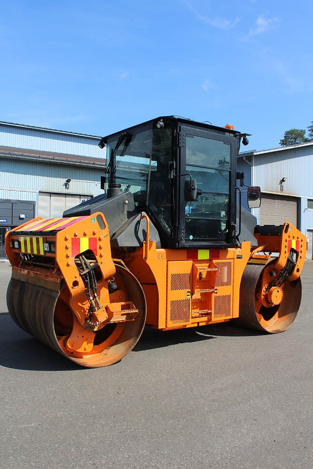 CATERPILLAR CD10 - Apisonadora de asfalto: foto 1 CATERPILLAR CD10 - Apisonadora de asfalto: foto 1