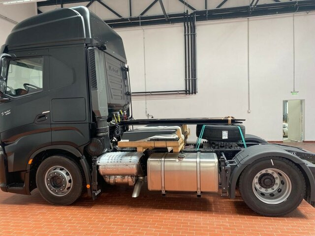 IVECO S-Way AS440S49T/P-AF4T COMFORT AERO PREMIUM LED... - Cabeza tractora: foto 4 IVECO S-Way AS440S49T/P-AF4T COMFORT AERO PREMIUM LED... - Cabeza tractora: foto 4