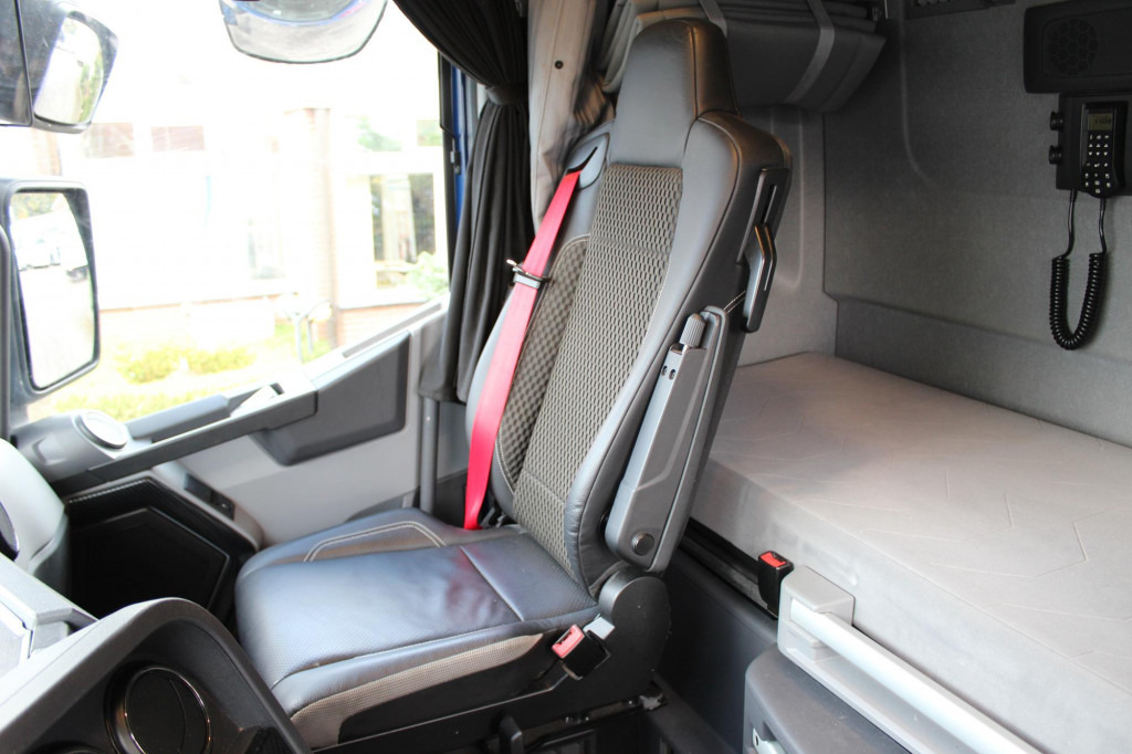 Renault T 520 E6 High  2Tanks Kühlbox Leder 2 Betten - Cabeza tractora: foto 5 Renault T 520 E6 High  2Tanks Kühlbox Leder 2 Betten - Cabeza tractora: foto 5