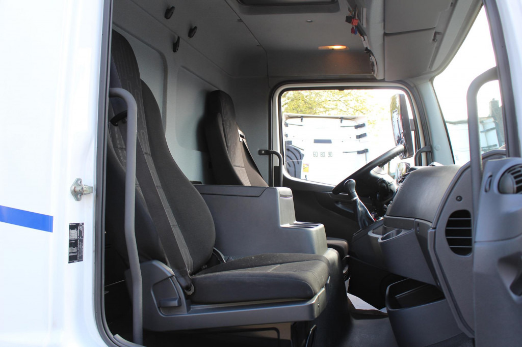 Foto del interior 1: Camión frigorífico Mercedes-Benz Atego 1221 E6  TK T-800 R  Strom   Türen+LBW