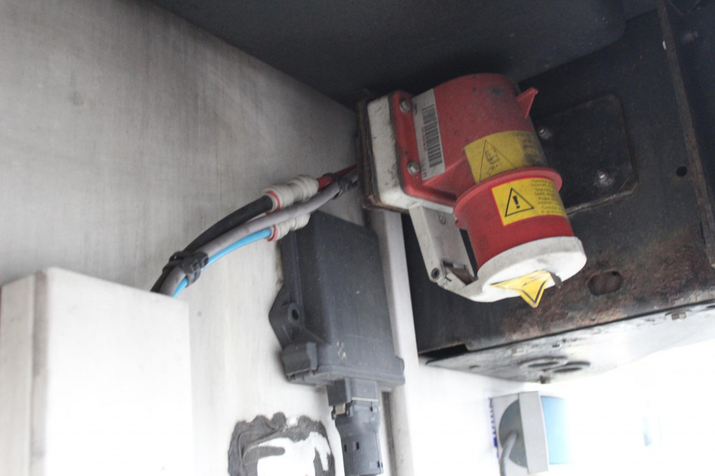 SCHMITZ Carrier Maxima 1300 Rolltor Strom Aluboden - Semirremolque frigorífico: foto 5 SCHMITZ Carrier Maxima 1300 Rolltor Strom Aluboden - Semirremolque frigorífico: foto 5