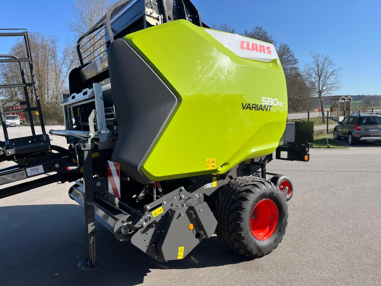 CLAAS Variant 580 RC PRO, neuwertige Rundballenpresse, Baujahr 2023, erst 39 Betriebsstunden !!! - Rotoempacadora: foto 2 CLAAS Variant 580 RC PRO, neuwertige Rundballenpresse, Baujahr 2023, erst 39 Betriebsstunden !!! - Rotoempacadora: foto 2