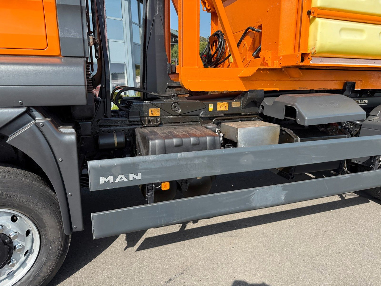 MAN TGA 18.350 4x4 Meiler Abroller RK 14.45 Winterd. - Camión multibasculante: foto 5 MAN TGA 18.350 4x4 Meiler Abroller RK 14.45 Winterd. - Camión multibasculante: foto 5