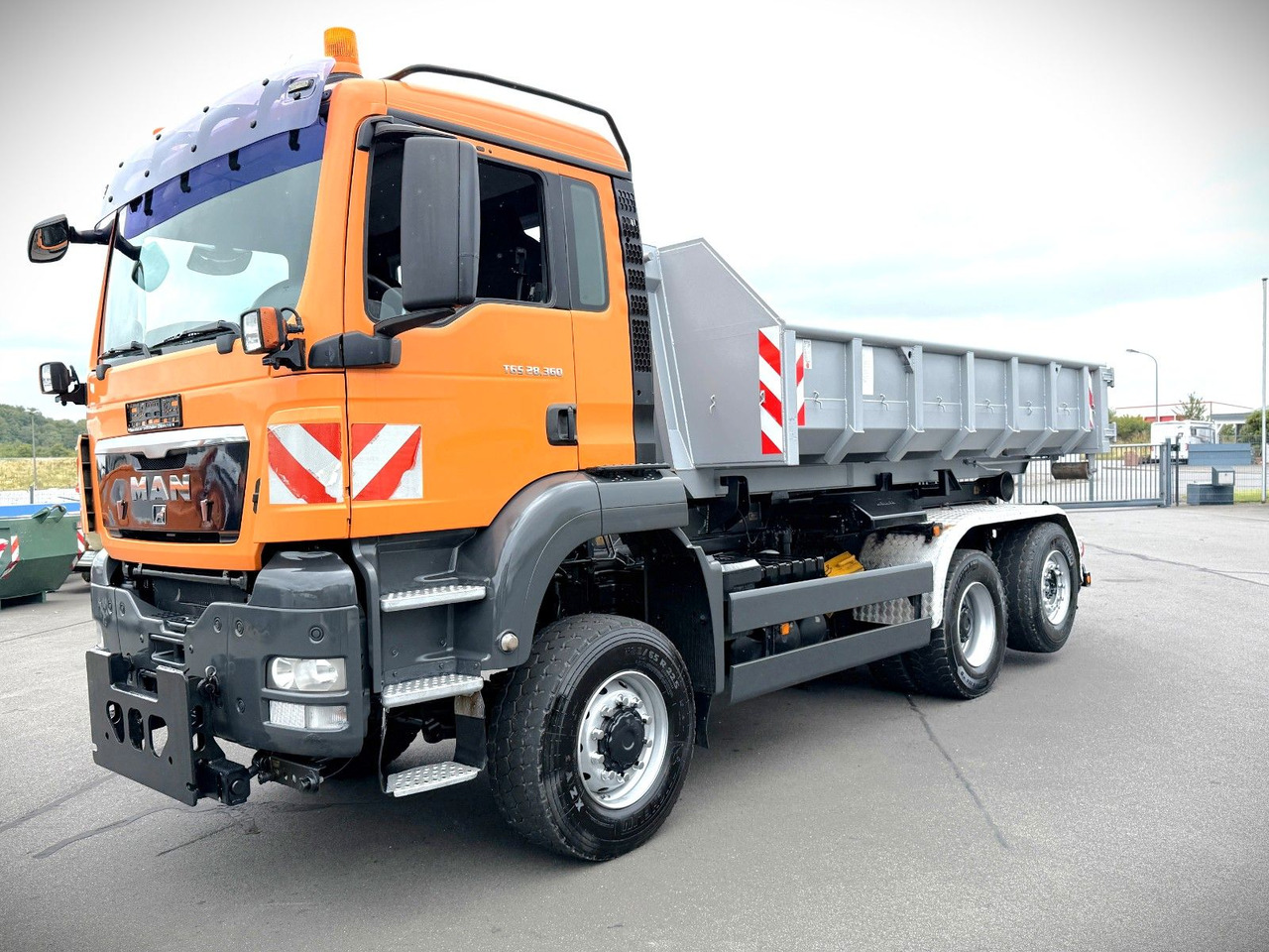 MAN TGS 28.360 6x4-4BL Meiller RK20.55 Winterdienst - Camión multibasculante: foto 1 MAN TGS 28.360 6x4-4BL Meiller RK20.55 Winterdienst - Camión multibasculante: foto 1