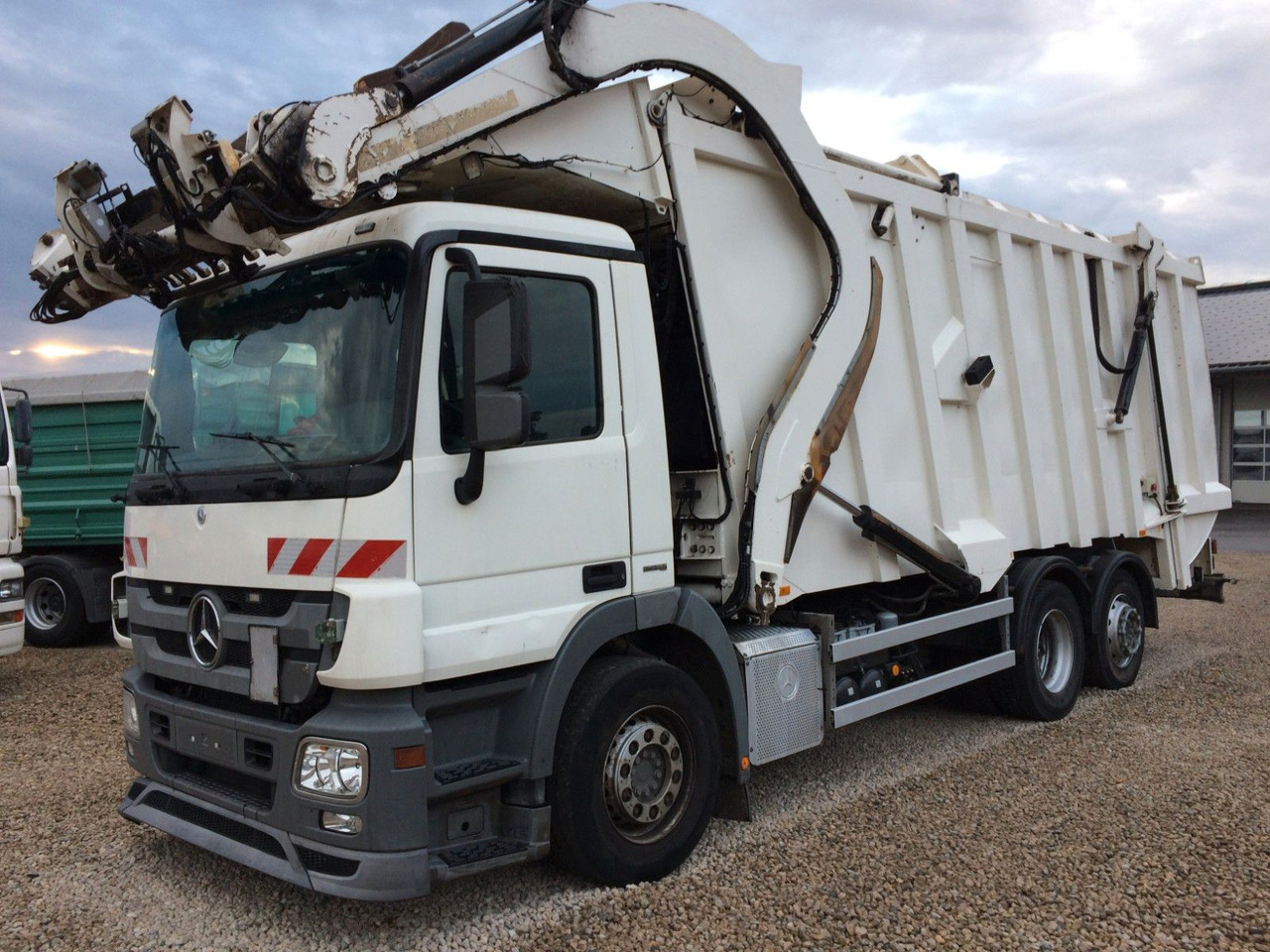 Camión de basura Mercedes-Benz Actros 2532 MP 3 Faun Frontlader 533 Waage Mercedes-Benz Actros 2532 MP 3 Faun Frontlader 533 Waage: foto 8