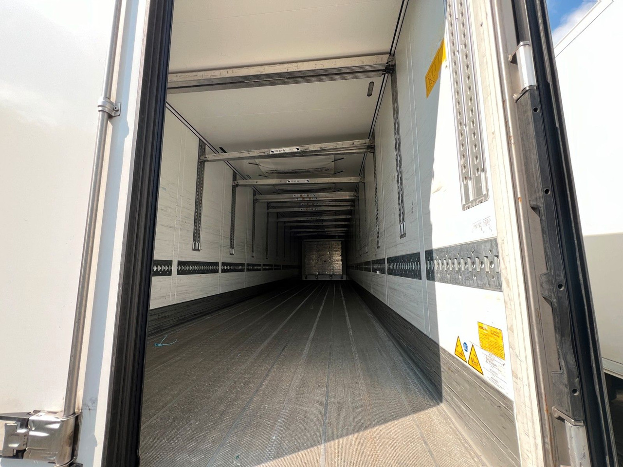 Schmitz Cargobull SKO 24/L - 13.4 FP 45 Cool V7, TK SLXi 400 - Semirremolque frigorífico: foto 5 Schmitz Cargobull SKO 24/L - 13.4 FP 45 Cool V7, TK SLXi 400 - Semirremolque frigorífico: foto 5