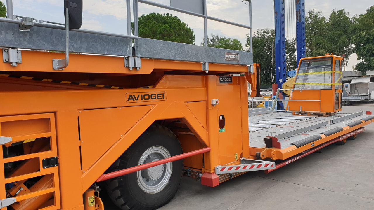 Main Deck Loader Aviogei 20 tons 2PU2000 - Cargadora de contenedores/ Palets: foto 3 Main Deck Loader Aviogei 20 tons 2PU2000 - Cargadora de contenedores/ Palets: foto 3