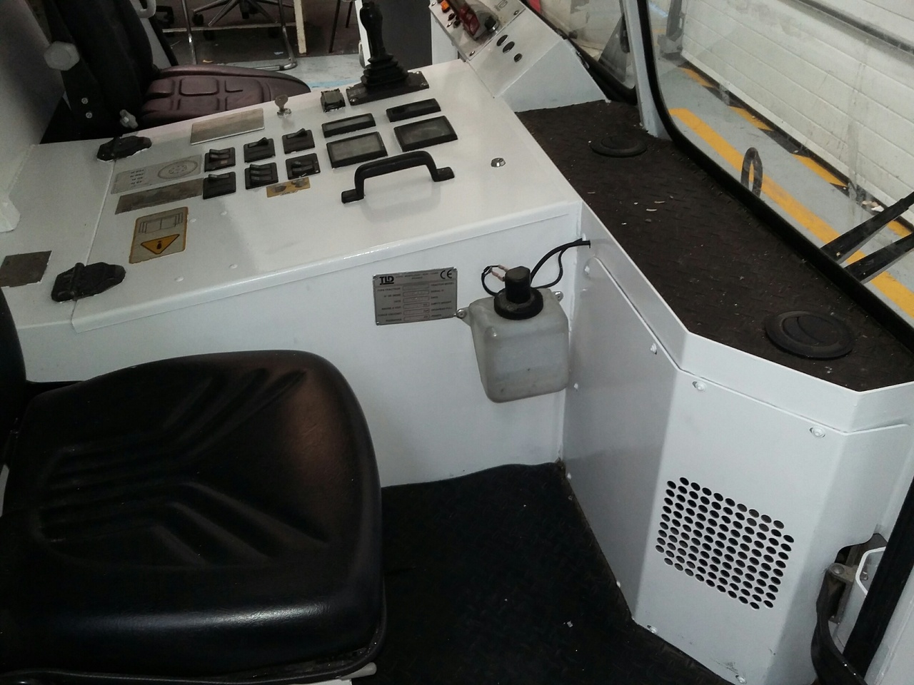 Pushback Tractor TLD TMX400-30 - Remolcador de aviones: foto 5 Pushback Tractor TLD TMX400-30 - Remolcador de aviones: foto 5