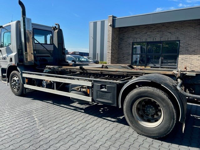 DAF 65.210 FA65.210 - Camión portacontenedore/ Intercambiable: foto 3 DAF 65.210 FA65.210 - Camión portacontenedore/ Intercambiable: foto 3