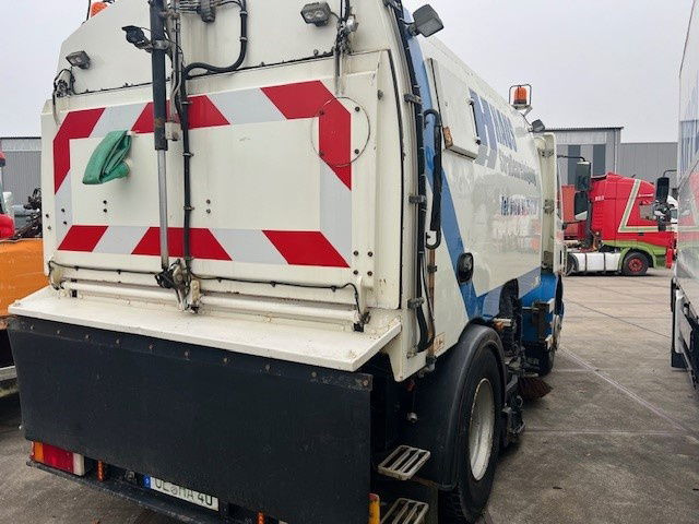 DAF 65 FA65.180 CF - Barredora vial: foto 2 DAF 65 FA65.180 CF - Barredora vial: foto 2