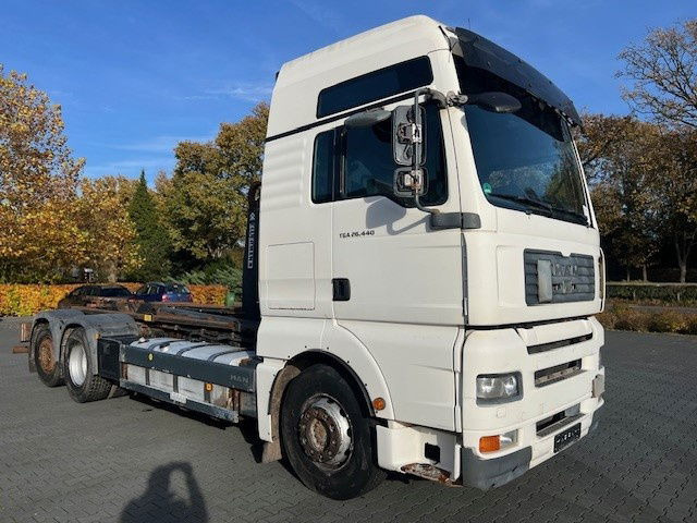 MAN TGA 26.440 .440 6x2 - Camión portacontenedore/ Intercambiable: foto 2 MAN TGA 26.440 .440 6x2 - Camión portacontenedore/ Intercambiable: foto 2