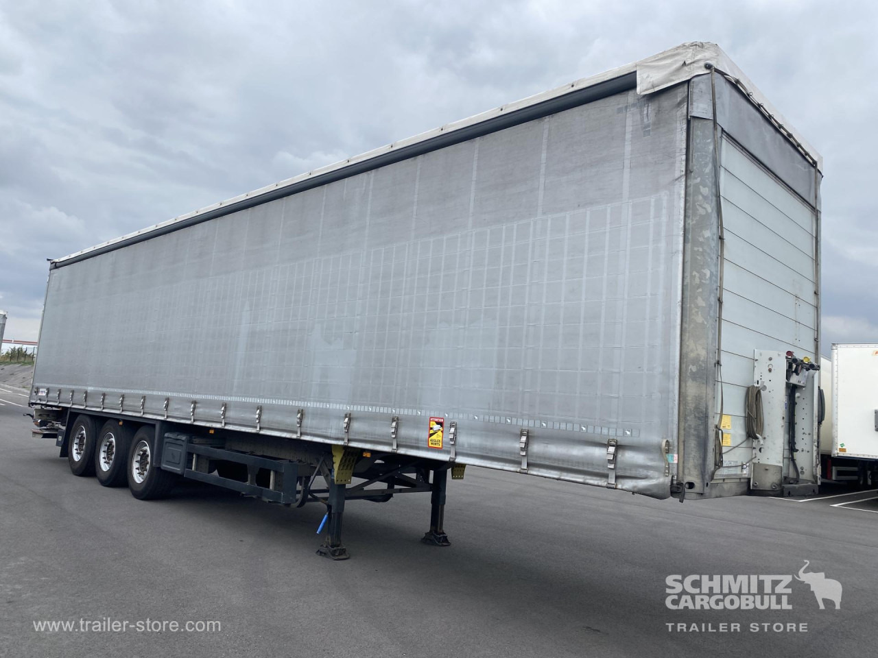 SCHMITZ Curtainsider Standard Taillift - Semirremolque lona: foto 1 SCHMITZ Curtainsider Standard Taillift - Semirremolque lona: foto 1