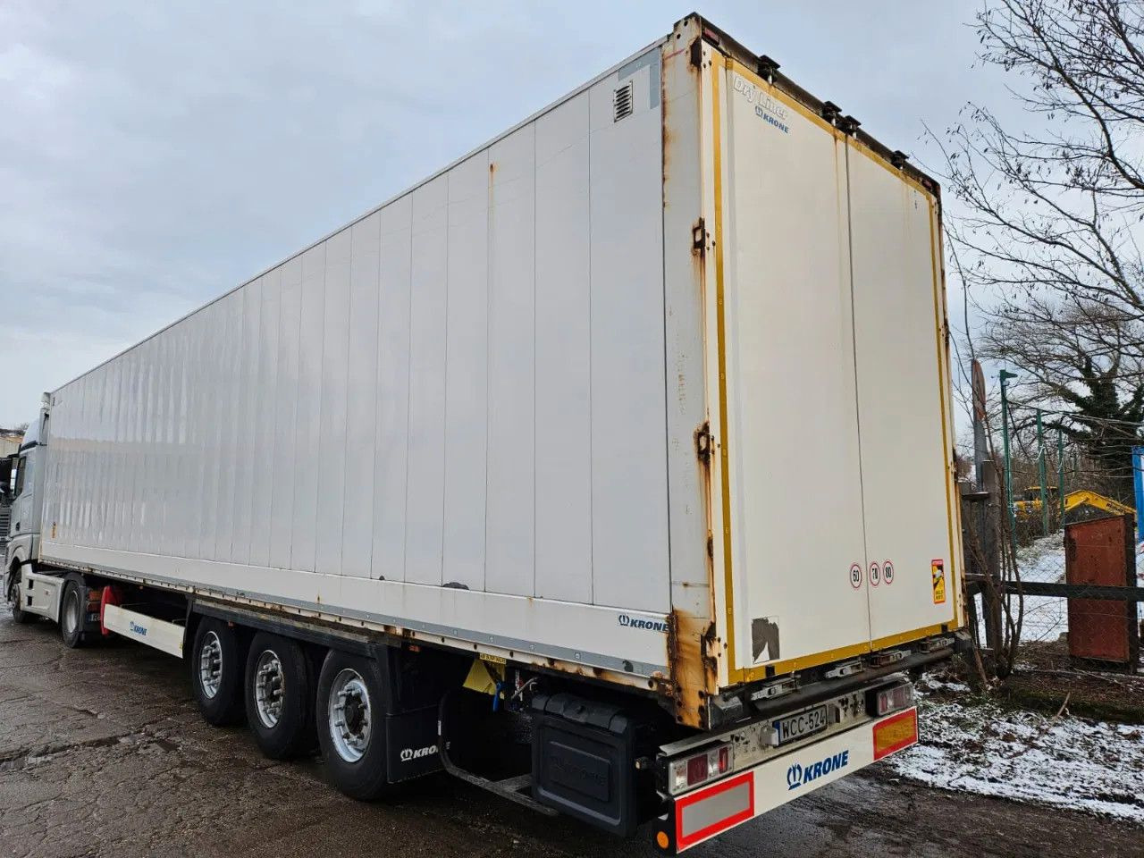 Krone SD BOX 2 units, Lift axle A and C - Semirremolque caja cerrada: foto 4 Krone SD BOX 2 units, Lift axle A and C - Semirremolque caja cerrada: foto 4