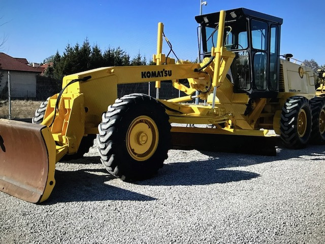 Komatsu GD530A mit 5-Zahn Heckaufreißer - Grader: foto 1 Komatsu GD530A mit 5-Zahn Heckaufreißer - Grader: foto 1