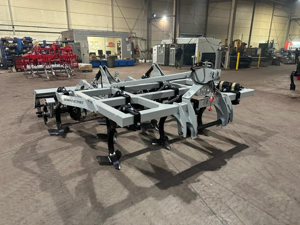 Grubber Pluton Flügelschargrubber Tiefengrubber Bodenbearbeitung - Cultivador: foto 2 Grubber Pluton Flügelschargrubber Tiefengrubber Bodenbearbeitung - Cultivador: foto 2