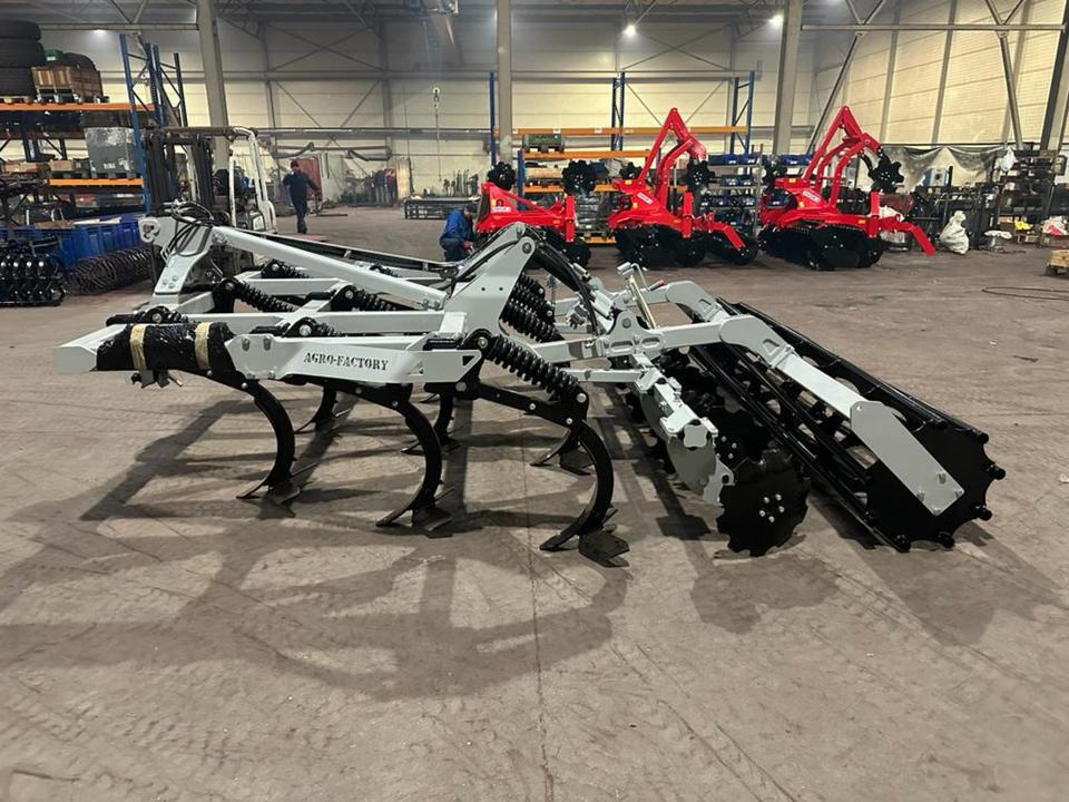 Grubber Pluton Flügelschargrubber Tiefengrubber Bodenbearbeitung - Cultivador: foto 4 Grubber Pluton Flügelschargrubber Tiefengrubber Bodenbearbeitung - Cultivador: foto 4