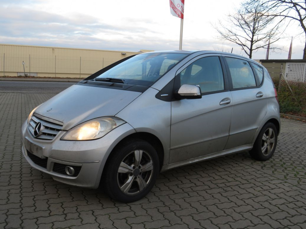 MERCEDES-BENZ A-Klasse 200 Avantgarde PKW - Camión: foto 1 MERCEDES-BENZ A-Klasse 200 Avantgarde PKW - Camión: foto 1