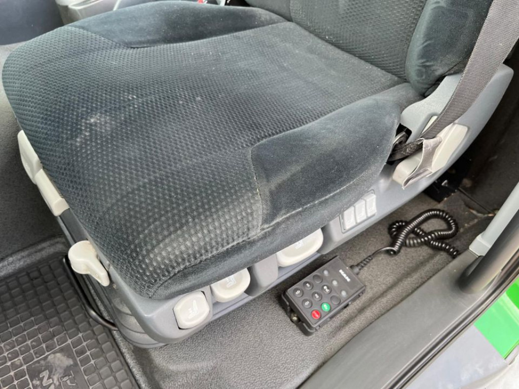 MAN TG-L 12.220 4x2 BL Standardkoffer LBW LBW 1.5 to - Camión caja cerrada: foto 5 MAN TG-L 12.220 4x2 BL Standardkoffer LBW LBW 1.5 to - Camión caja cerrada: foto 5