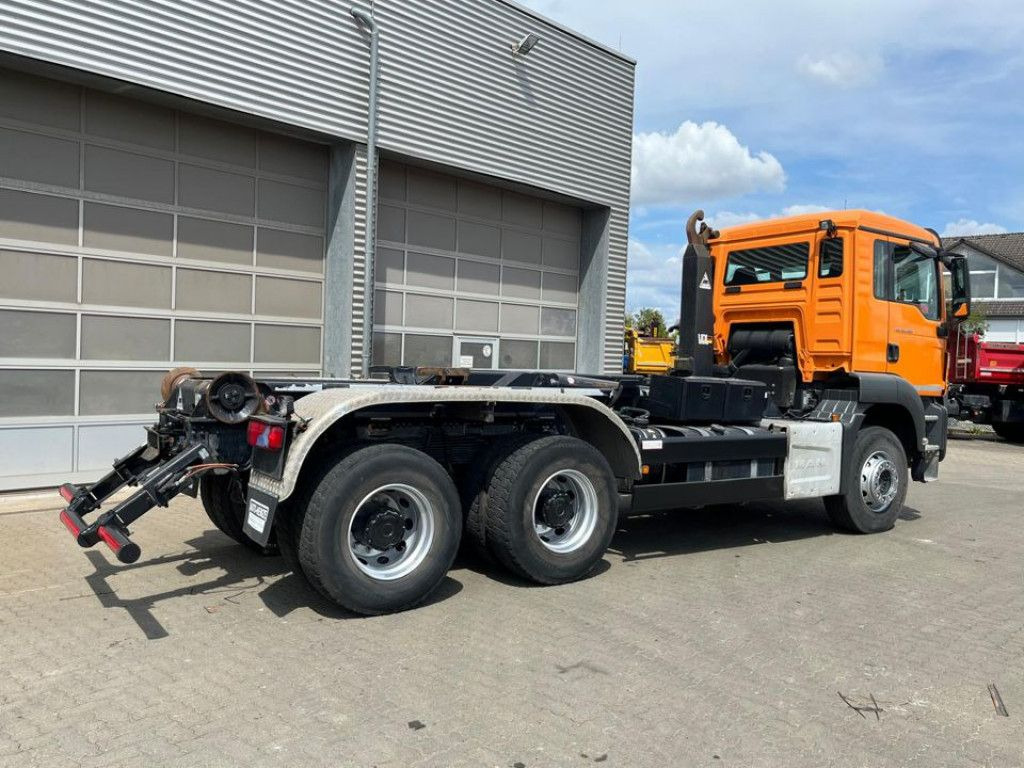 MAN TG-S 26.460 6x4 BB Abrollkipper kurzer Radstand - Camión multibasculante: foto 4 MAN TG-S 26.460 6x4 BB Abrollkipper kurzer Radstand - Camión multibasculante: foto 4