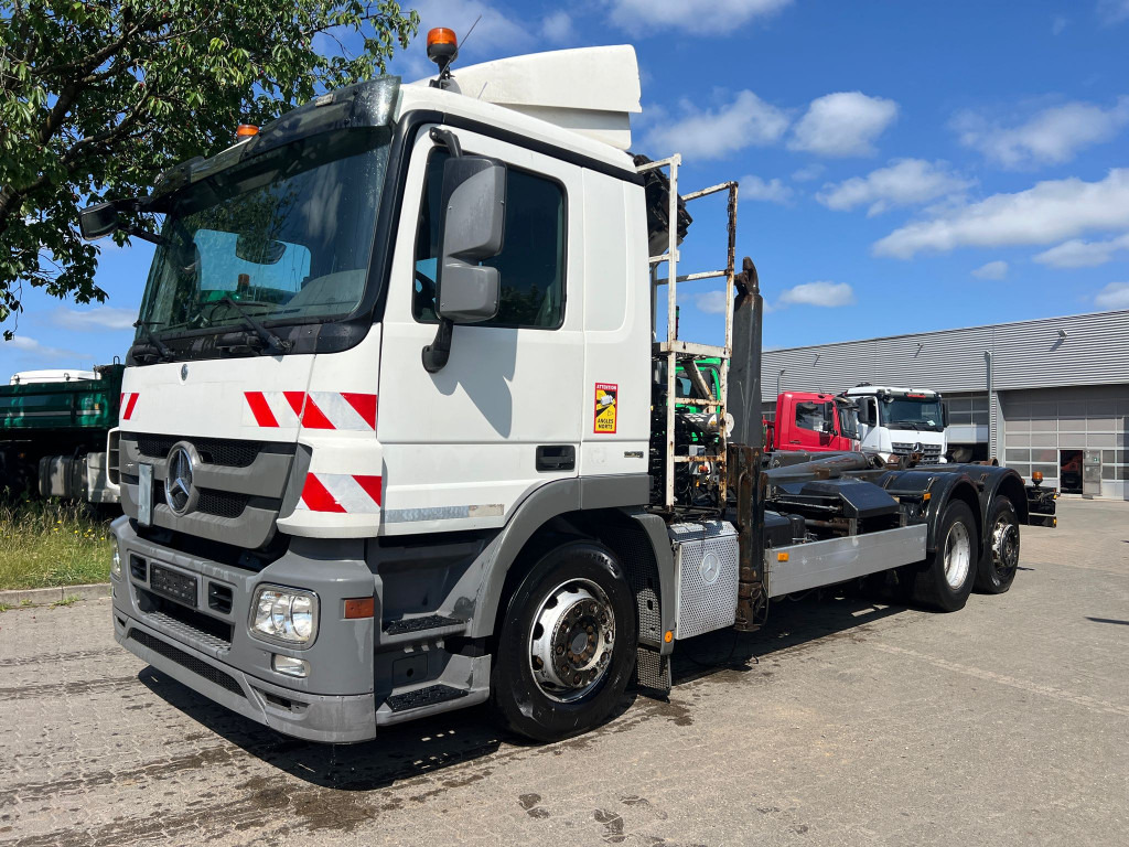 MERCEDES-BENZ Actros 2541 L6x2 Abrollkipper mit Kran Funk+Greiferst - Camión multibasculante, Camión grúa: foto 1 MERCEDES-BENZ Actros 2541 L6x2 Abrollkipper mit Kran Funk+Greiferst - Camión multibasculante, Camión grúa: foto 1