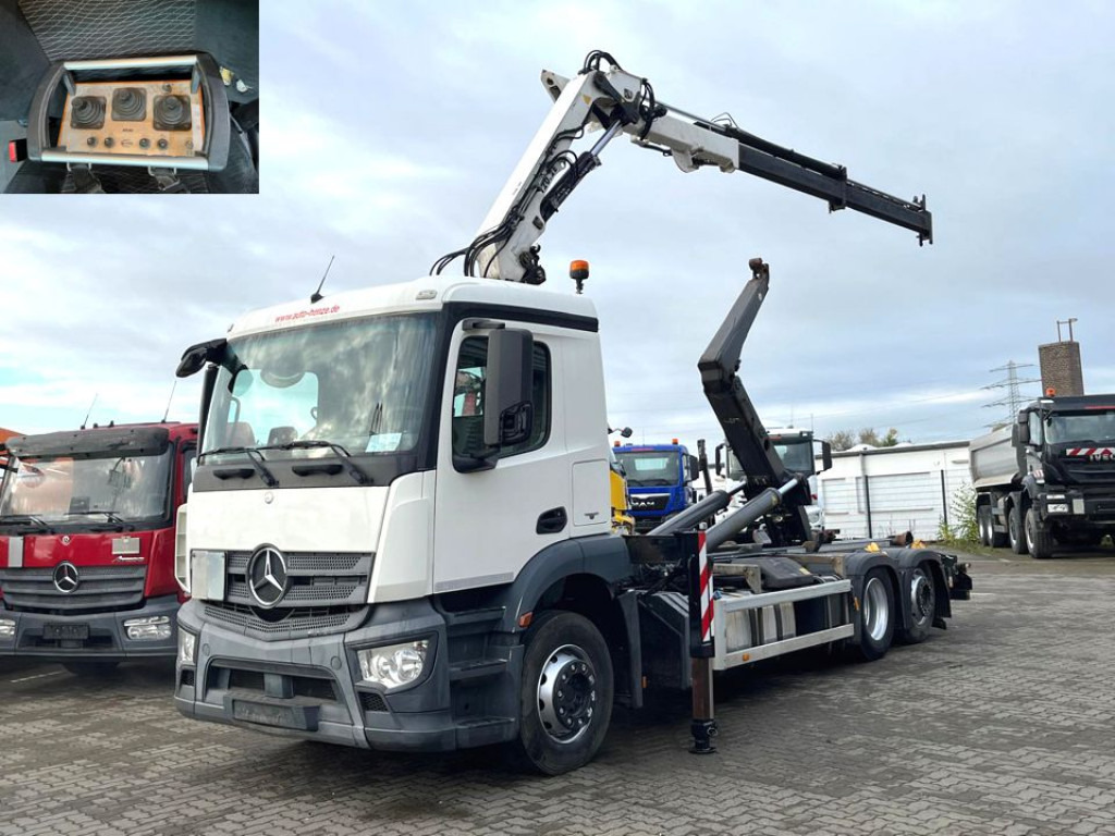 MERCEDES-BENZ Antos 2543 L 6x2 Abrollkipper mit Kran Funk+Greiferst. - Camión multibasculante, Camión grúa: foto 1 MERCEDES-BENZ Antos 2543 L 6x2 Abrollkipper mit Kran Funk+Greiferst. - Camión multibasculante, Camión grúa: foto 1