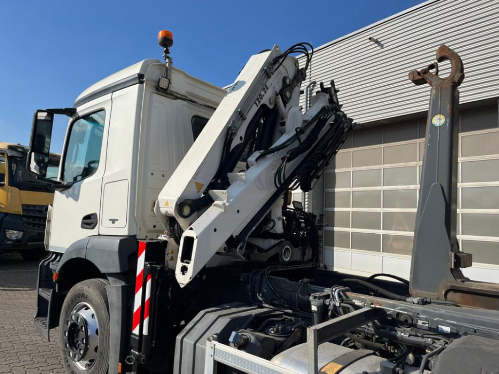 MERCEDES-BENZ Antos 2543 L 6x2 Abrollkipper mit Kran Funk+Greiferst. - Camión multibasculante, Camión grúa: foto 5 MERCEDES-BENZ Antos 2543 L 6x2 Abrollkipper mit Kran Funk+Greiferst. - Camión multibasculante, Camión grúa: foto 5