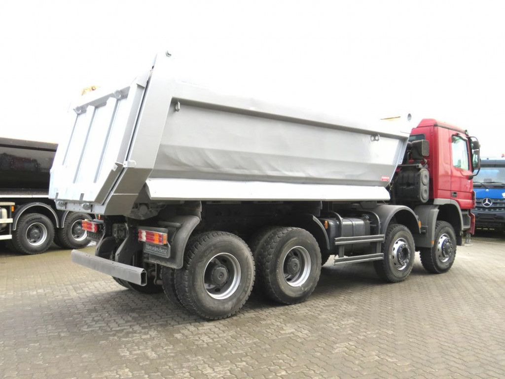 Mercedes-Benz Actros 4141 8x6 4 Achs Muldenkipper Kupplung, 1. - Camión volquete: foto 4 Mercedes-Benz Actros 4141 8x6 4 Achs Muldenkipper Kupplung, 1. - Camión volquete: foto 4