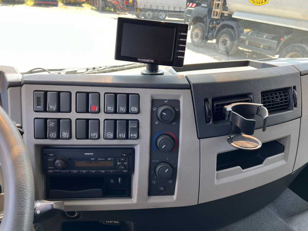 VOLVO (S) Truck FE 320 Kühlkoffer LBW Thermokin T 1200R - Camión frigorífico: foto 2 VOLVO (S) Truck FE 320 Kühlkoffer LBW Thermokin T 1200R - Camión frigorífico: foto 2