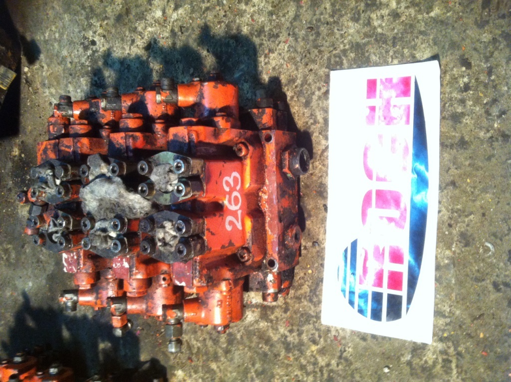 LINDE 668975170862 VW18 5646 + VW18 5657 - 3 SEKCYJNY - Válvula hidráulica para Maquinaria de construcción: foto 1 LINDE 668975170862 VW18 5646 + VW18 5657 - 3 SEKCYJNY - Válvula hidráulica para Maquinaria de construcción: foto 1