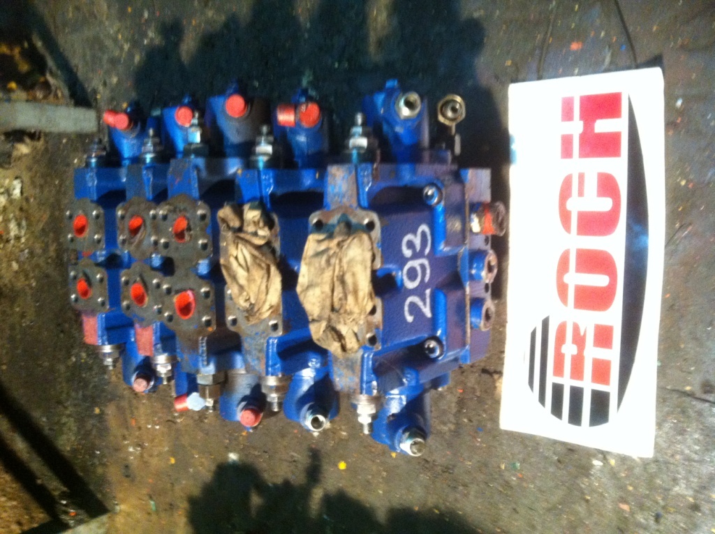 LINDE VT 668B03 6105 + 668B03 6105 + VW25 5632 + 669B01 5629 + 669A08 5607 - 5 SEKCYJNY - Válvula hidráulica para Maquinaria de construcción: foto 1 LINDE VT 668B03 6105 + 668B03 6105 + VW25 5632 + 669B01 5629 + 669A08 5607 - 5 SEKCYJNY - Válvula hidráulica para Maquinaria de construcción: foto 1