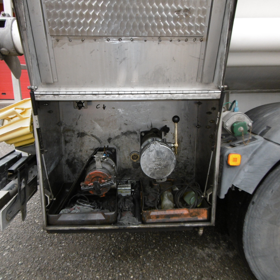 Camión cisterna para transporte de combustible MAN 26.480 Diesel Distribution tank: foto 6