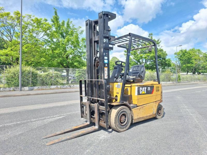 Caterpillar EP25KP - Carretilla elevadora eléctrica: foto 1 Caterpillar EP25KP - Carretilla elevadora eléctrica: foto 1