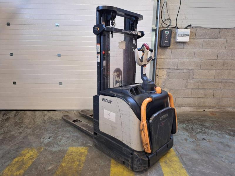 Crown ET4000-1.4 - Apilador: foto 1 Crown ET4000-1.4 - Apilador: foto 1
