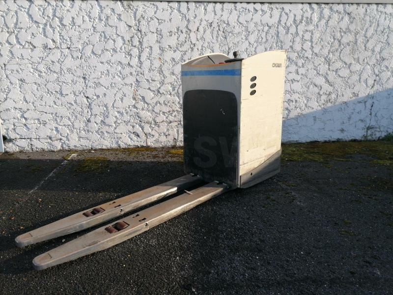 Crown RT4000 - Transpaleta: foto 1 Crown RT4000 - Transpaleta: foto 1