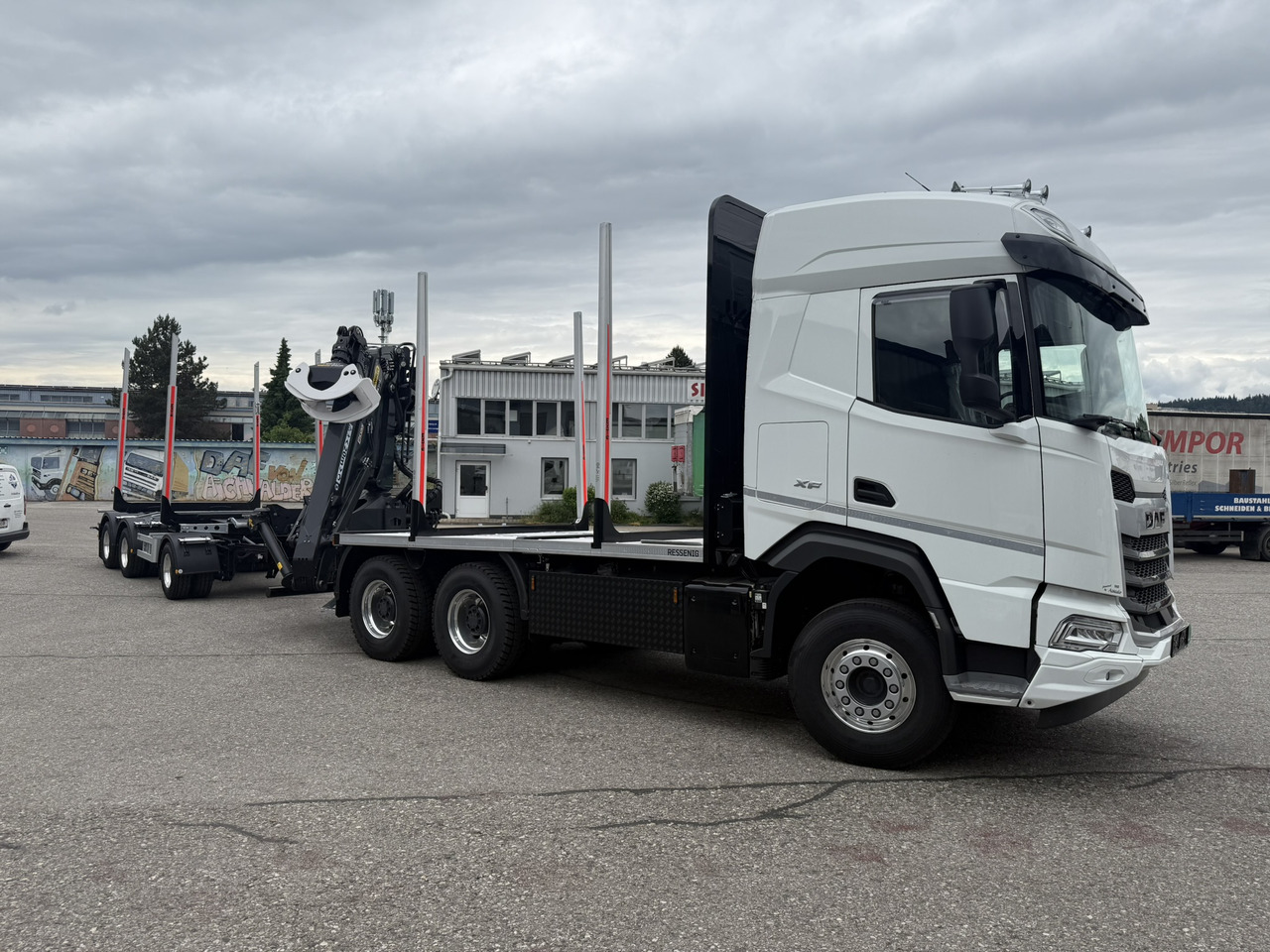 DAF XF FAT XF 530 - Camión forestal, Camión grúa: foto 1 DAF XF FAT XF 530 - Camión forestal, Camión grúa: foto 1