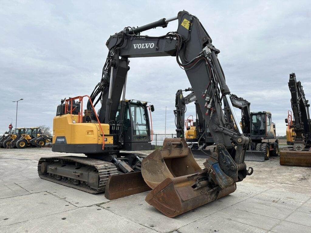 Excavadora de cadenas Volvo ECR235EL: foto 1
