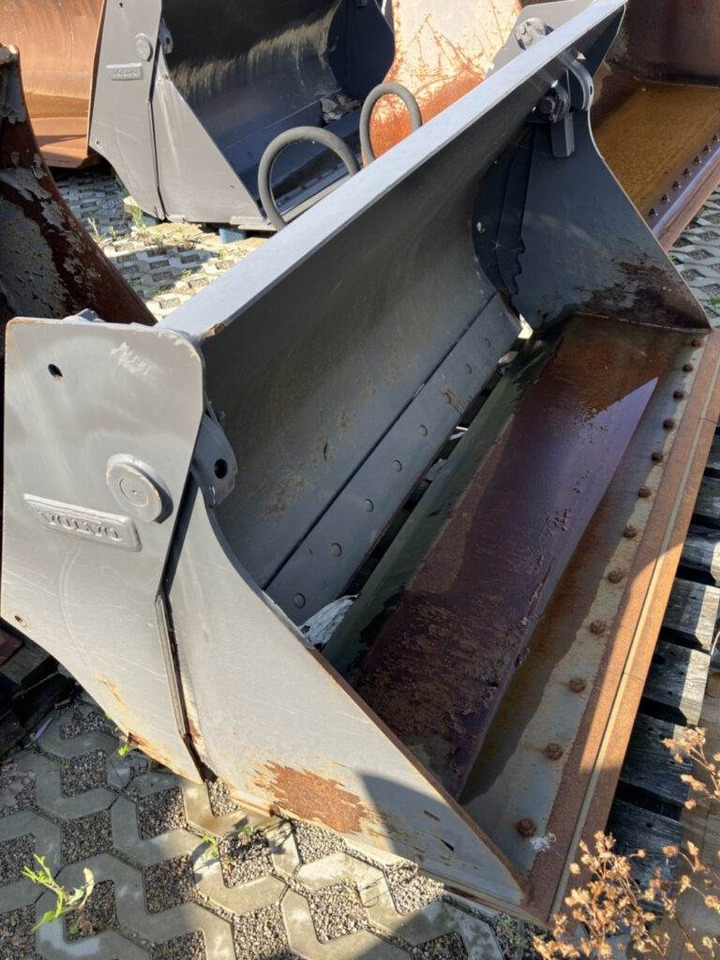 Volvo Klappschaufel mit Messer TPZ - Cazo: foto 1 Volvo Klappschaufel mit Messer TPZ - Cazo: foto 1