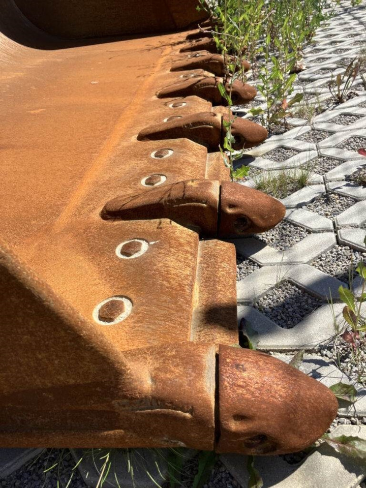 Volvo Schaufel mit Zähnen - Festanbau - Cazo: foto 5 Volvo Schaufel mit Zähnen - Festanbau - Cazo: foto 5