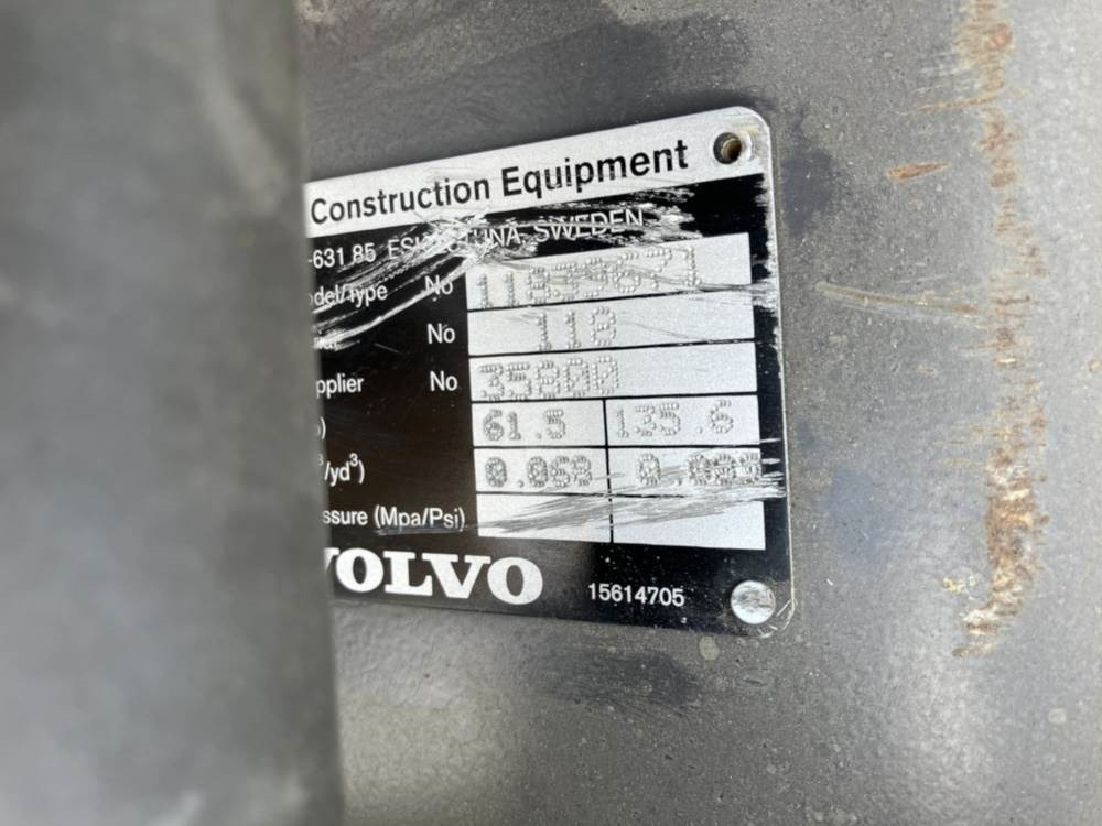 Volvo Tieflöffel mit Zähnen - Festanbau - Retroexcavadora: foto 3 Volvo Tieflöffel mit Zähnen - Festanbau - Retroexcavadora: foto 3