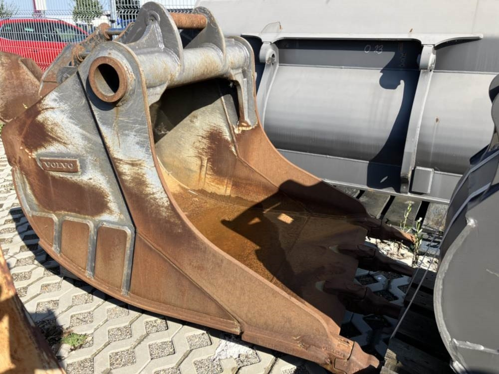 Volvo Tieflöffel mit Zähnen S60 - Retroexcavadora: foto 4 Volvo Tieflöffel mit Zähnen S60 - Retroexcavadora: foto 4