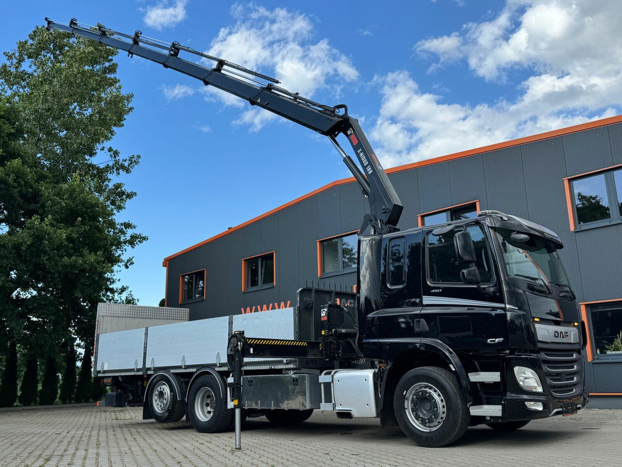 DAF CF 450 FAN 6x2 Pritsche mit Kran HIAB 188 E-6 - Camión caja abierta, Camión grúa: foto 1 DAF CF 450 FAN 6x2 Pritsche mit Kran HIAB 188 E-6 - Camión caja abierta, Camión grúa: foto 1