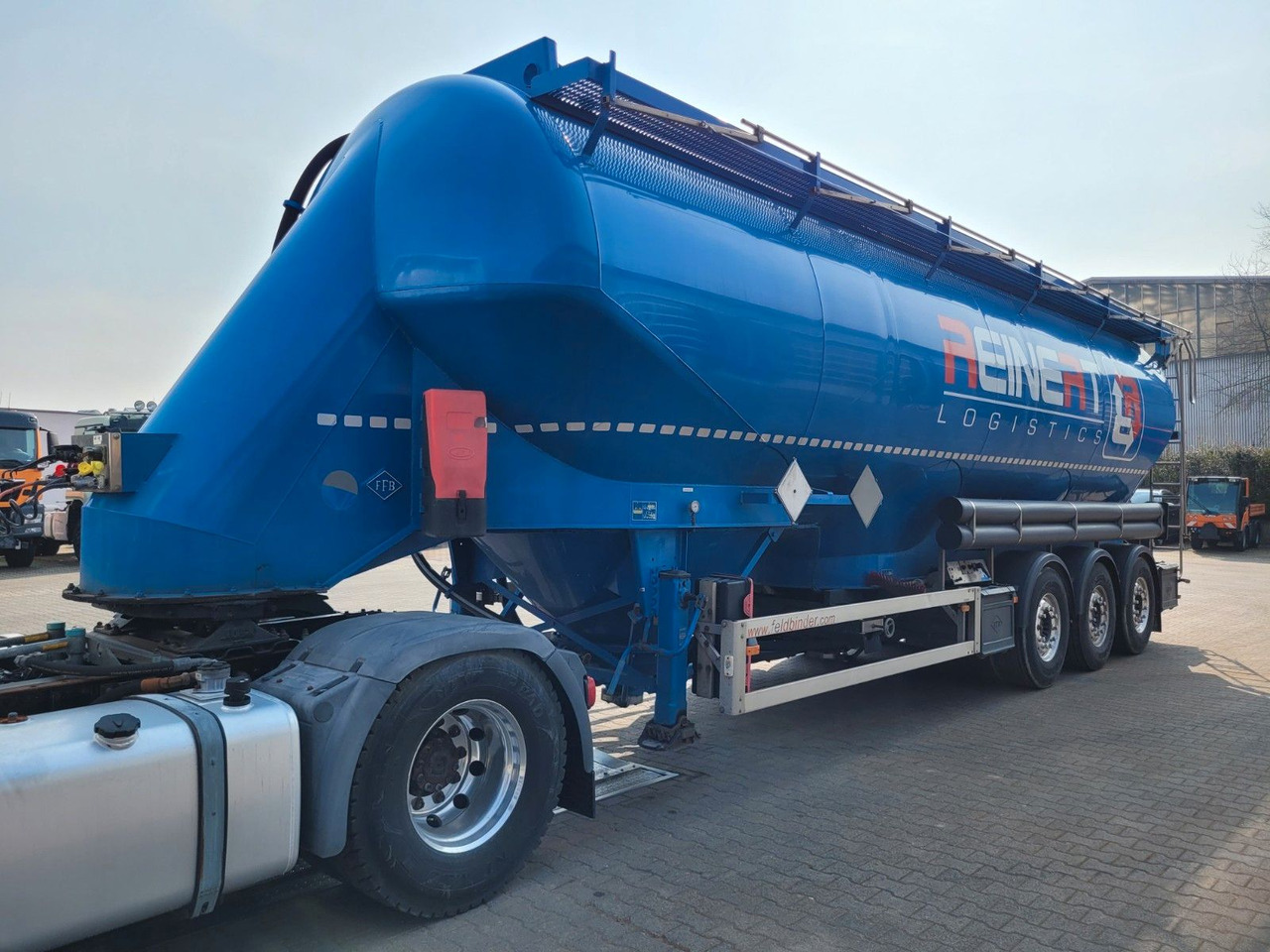 Feldbinder EUT 56.3 Liegend Silo mit ADR AT *56.000 L - Semirremolque silo: foto 2 Feldbinder EUT 56.3 Liegend Silo mit ADR AT *56.000 L - Semirremolque silo: foto 2