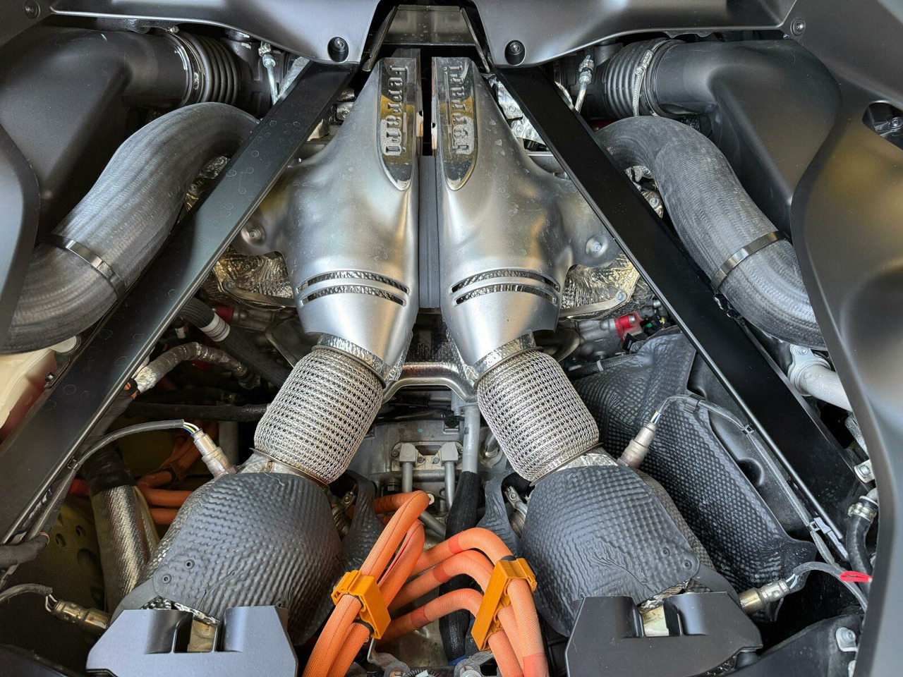 Coche Ferrari 296 GTB Coupe: foto 23